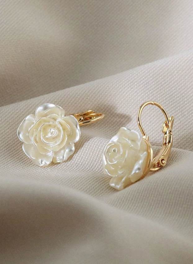 1 Pair Girls White French Pearl Camellia Flower Earrings, Suitable for Daily Accessories