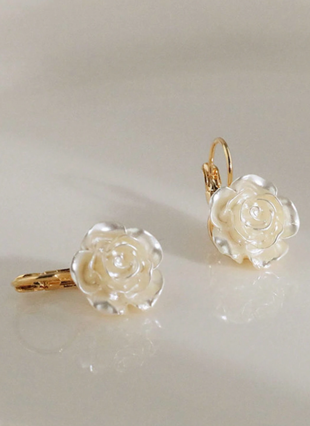 1 Pair Girls White French Pearl Camellia Flower Earrings, Suitable for Daily Accessories