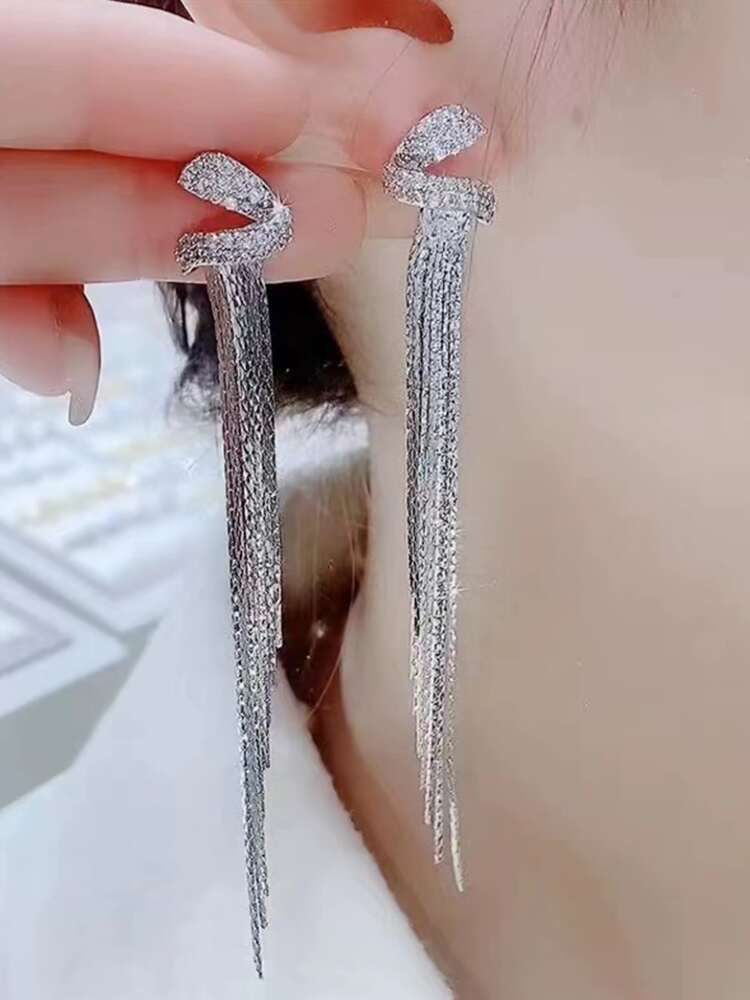 Silver Long Tassel & Rhinestone Clip-On Earrings – Elegant Non-Pierced Jewelry for Women’s Gift