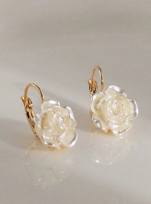 1 Pair Girls White French Pearl Camellia Flower Earrings, Suitable for Daily Accessories