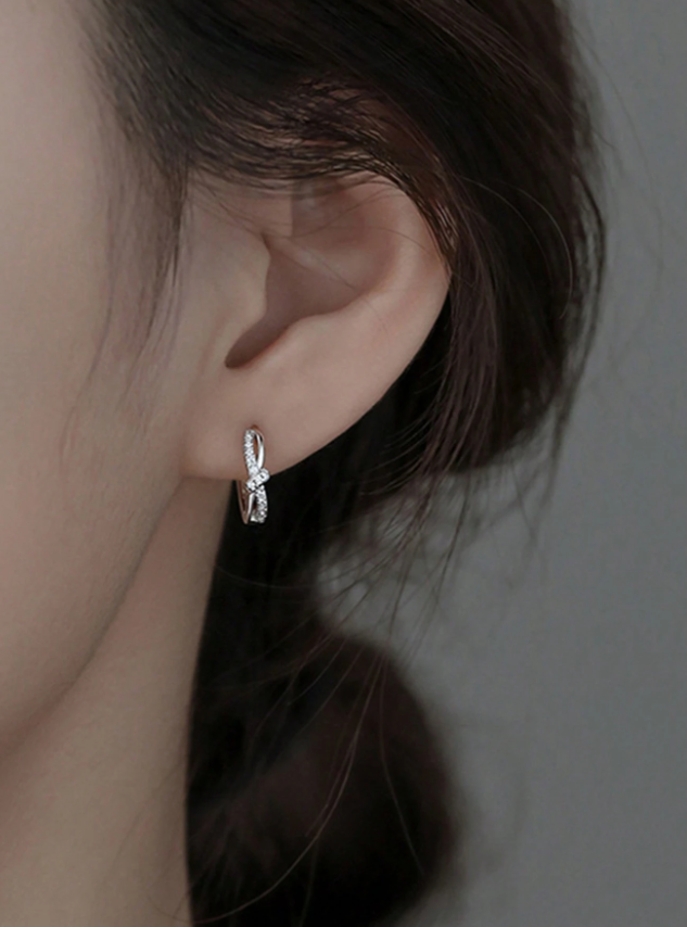 1 Pair Elegant Minimalist Inlaid Linear Knot Dangle Earrings for Women Fashion Jewelry