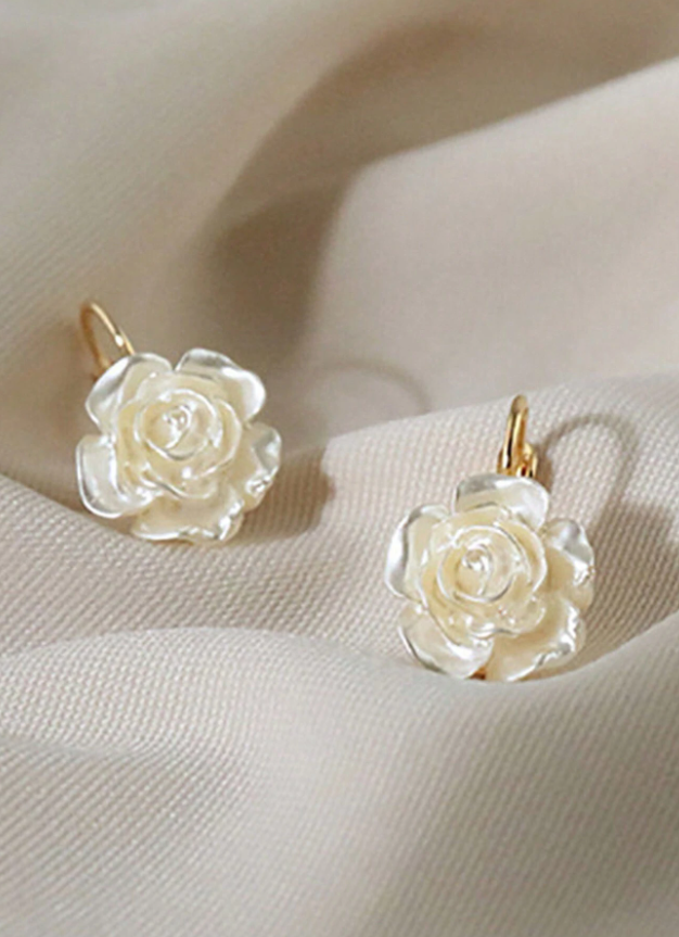 1 Pair Girls White French Pearl Camellia Flower Earrings, Suitable for Daily Accessories